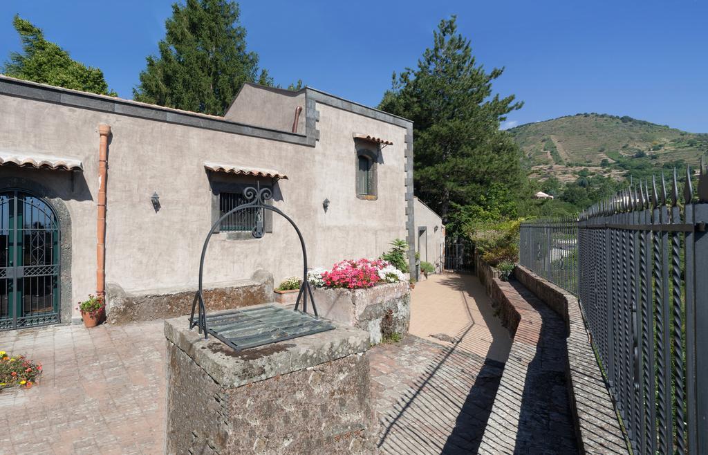 Casale Poggio Del Tiglio Casa de hóspedes Viagrande Exterior foto